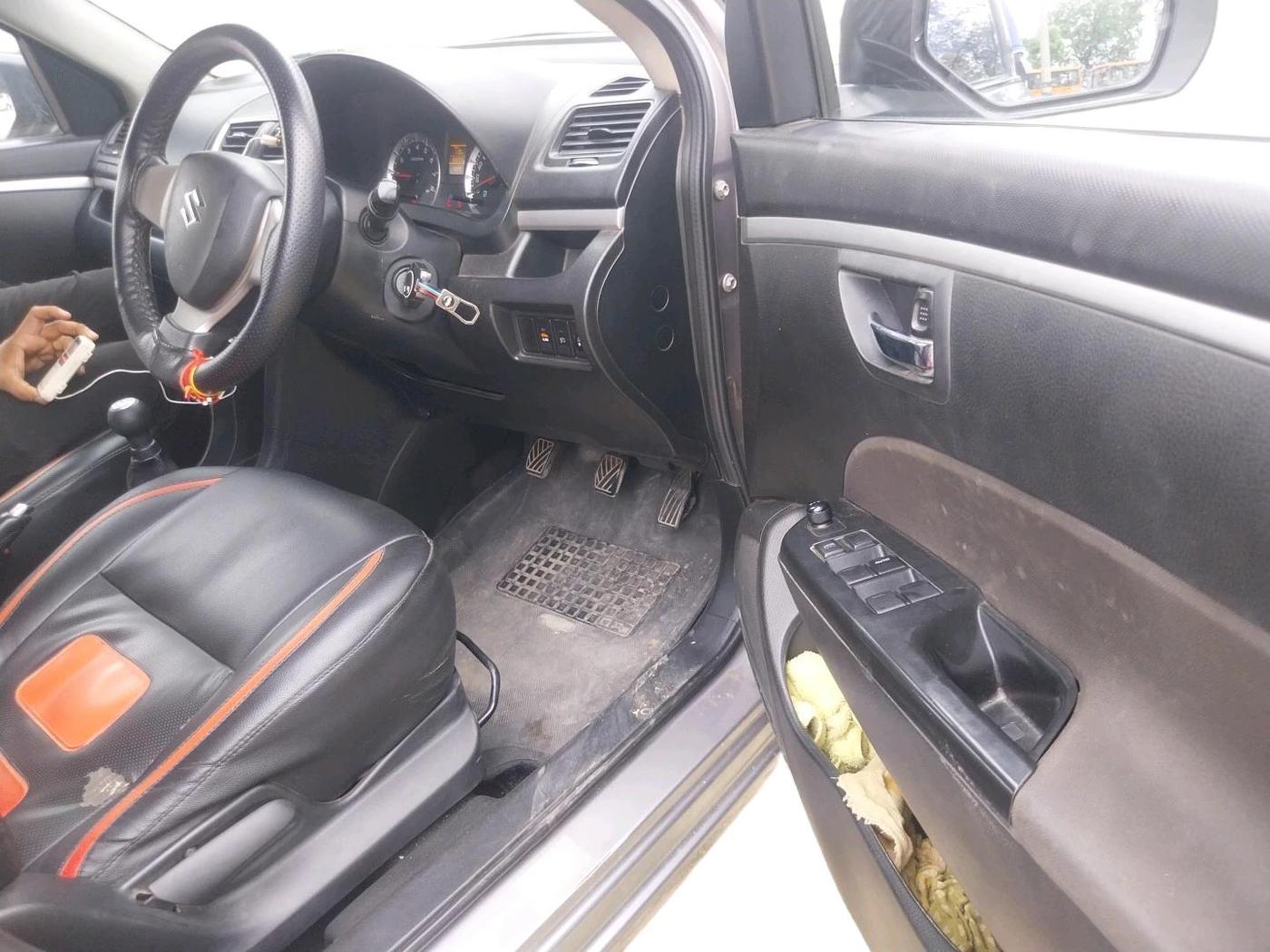 2013 Maruti Swift VXI, Petrol, Manual, 59,237 km, interior