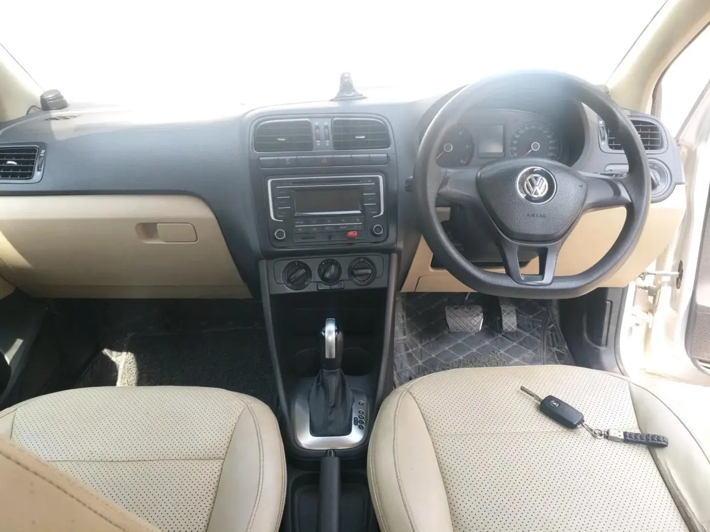 2017 Volkswagen Ameo COMFORTLINE 1.5 AT, Diesel, Automatic, 1,19,850 km, interior