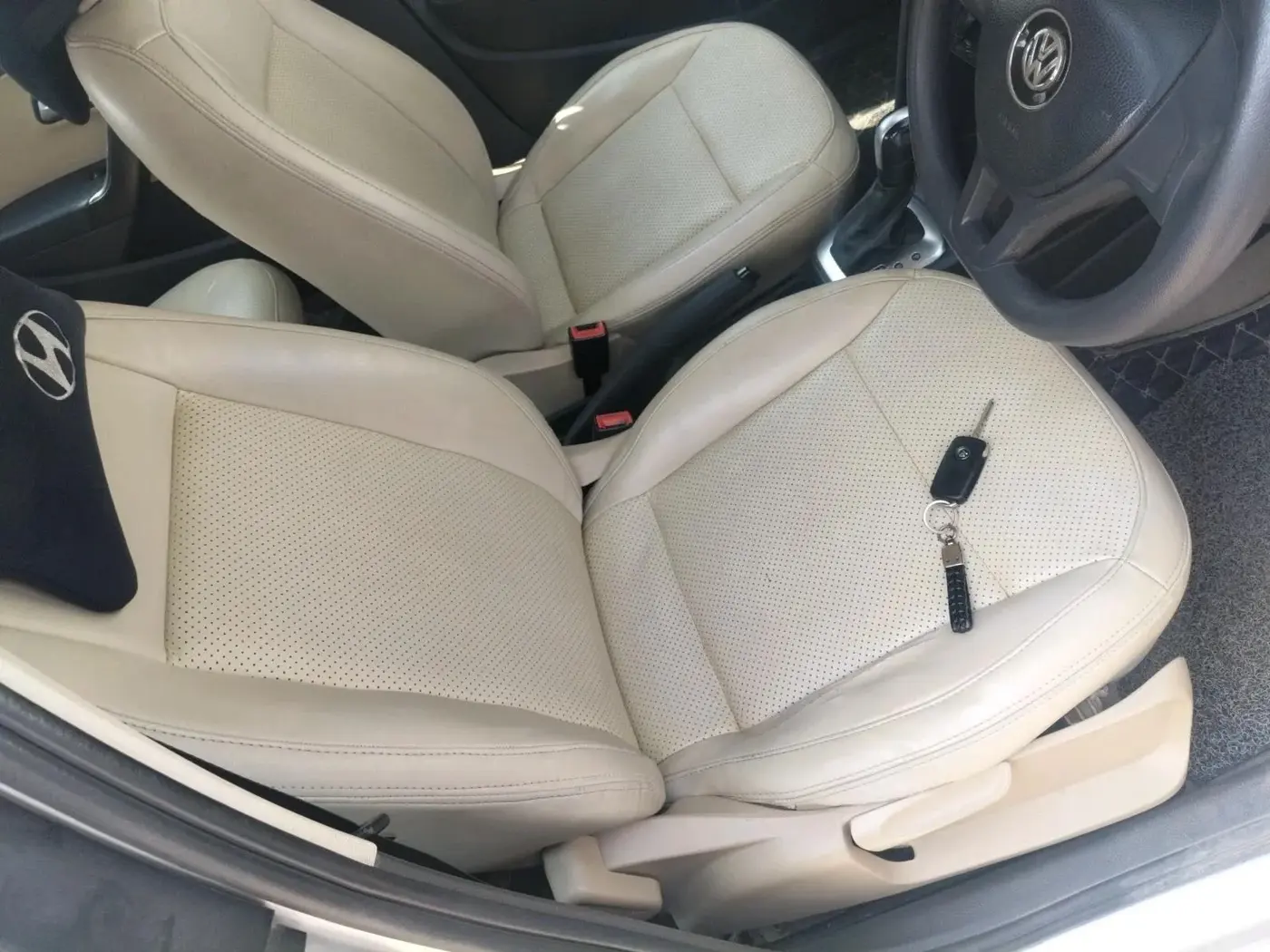 2017 Volkswagen Ameo COMFORTLINE 1.5 AT, Diesel, Automatic, 1,19,850 km, interior
