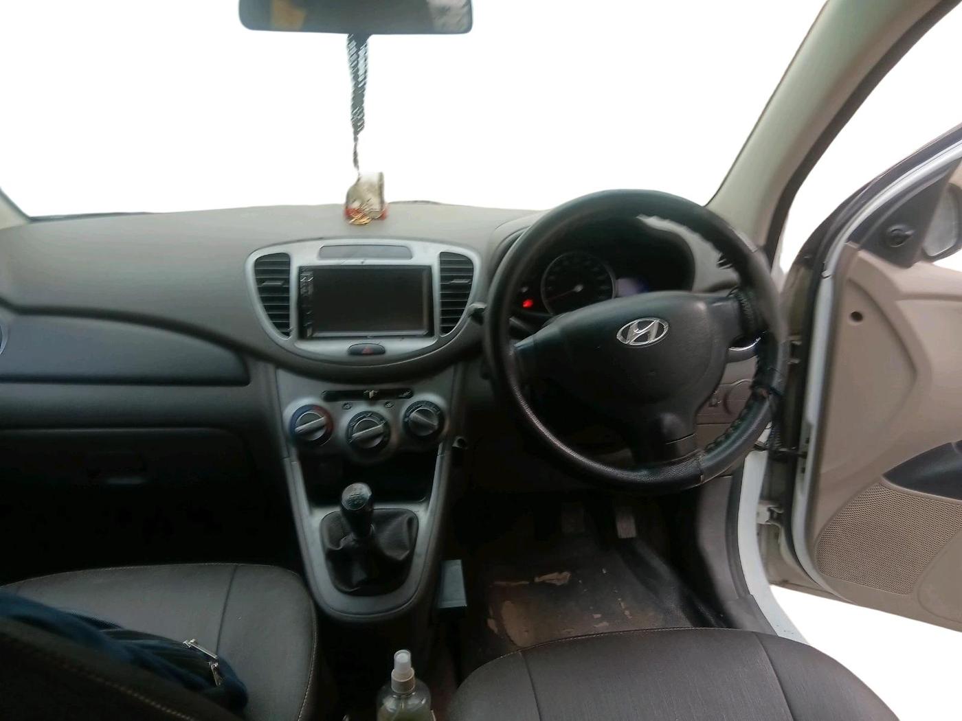 2011 Hyundai i10 MAGNA 1.1, Petrol, Manual, 77,606 km, interior