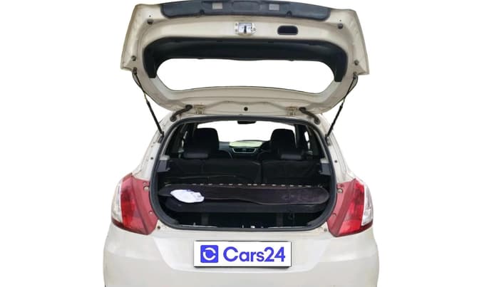 2017 Maruti Swift VXI, CNG, Manual, 87,242 km, exterior