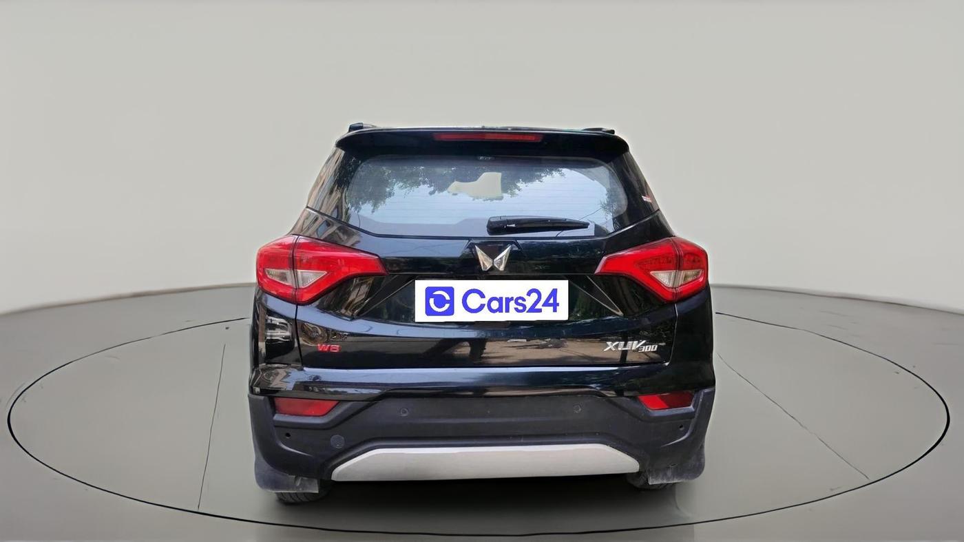 2022 Mahindra XUV300 W8 (O) 1.2 PETROL, Petrol, Manual, 70,975 km, exterior