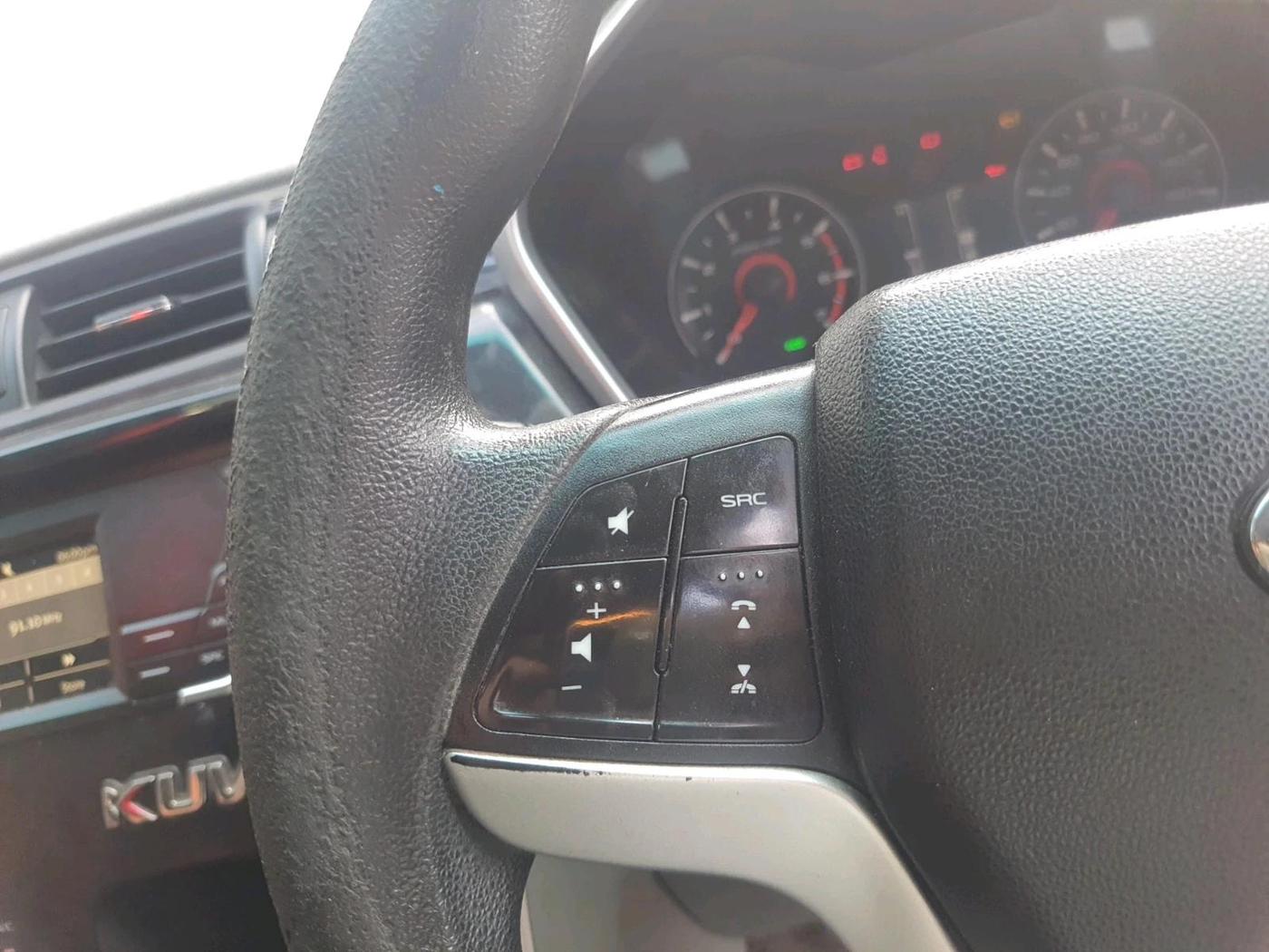2016 Mahindra Kuv100 K8 D 5 STR, Diesel, Manual, 1,00,498 km, interior