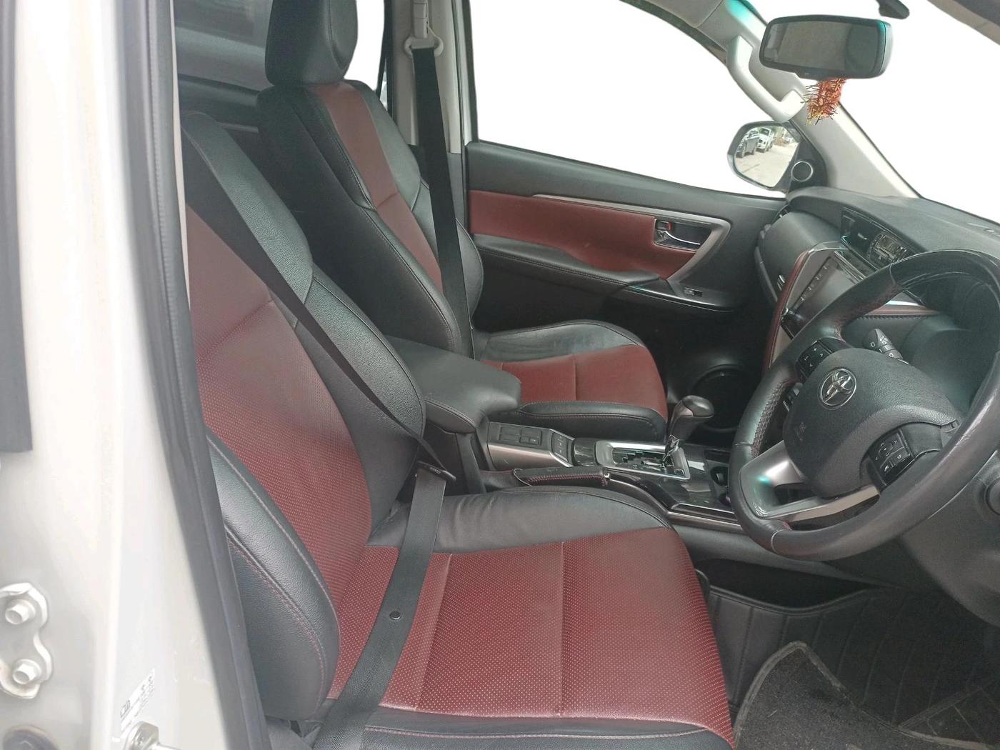 2023 Toyota Fortuner 4X2 AT 2.8 LEGENDER, Diesel, Automatic, 35,494 km, interior