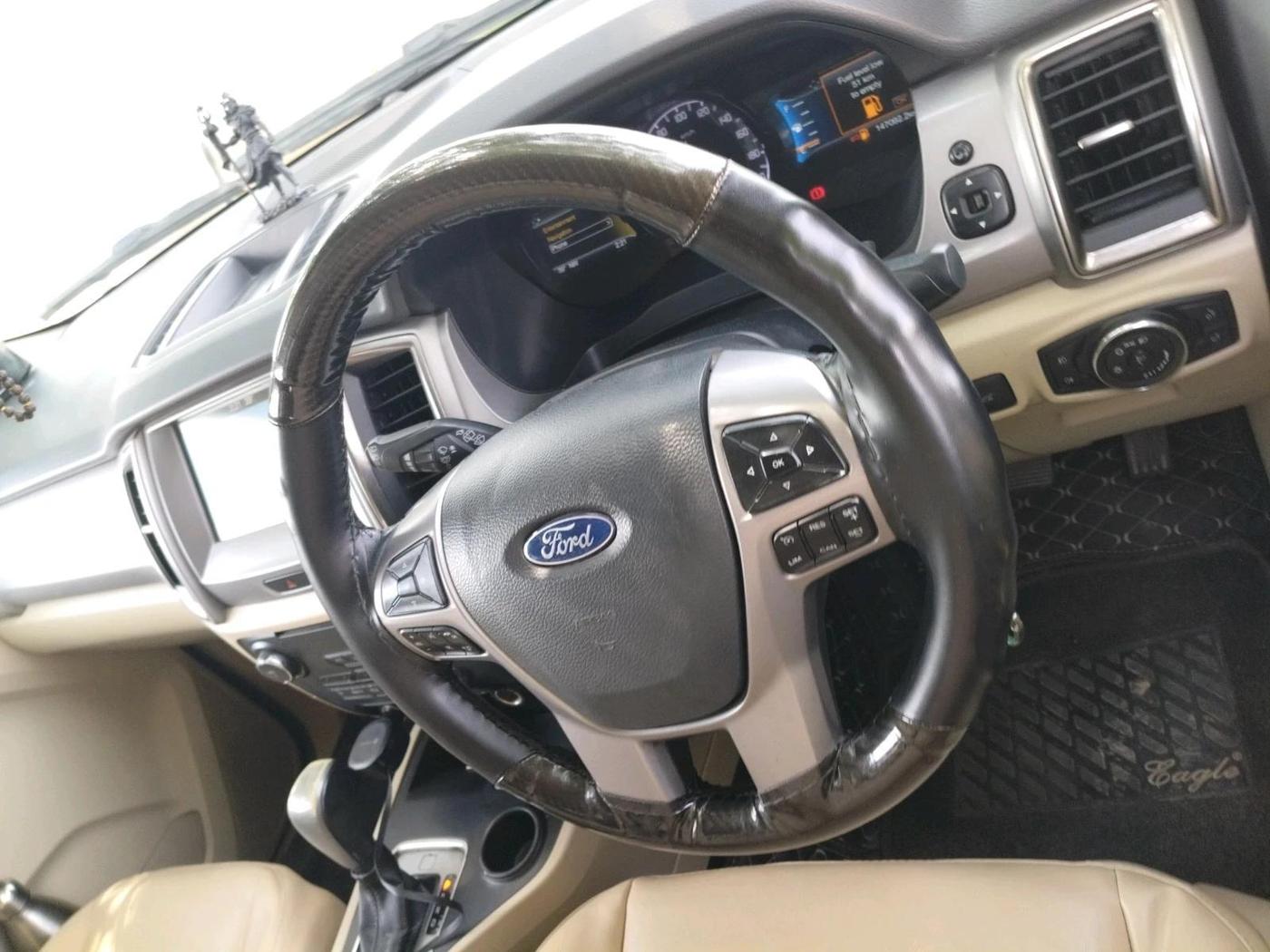 2017 Ford Endeavour TREND 2.2 4X2 AT, Diesel, Automatic, 1,47,092 km, interior