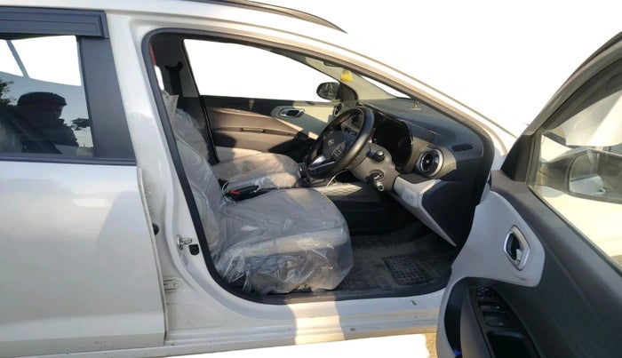 2024 Hyundai GRAND I10 NIOS SPORTZ 1.2 KAPPA VTVT, Petrol, Manual, 17,999 km, interior