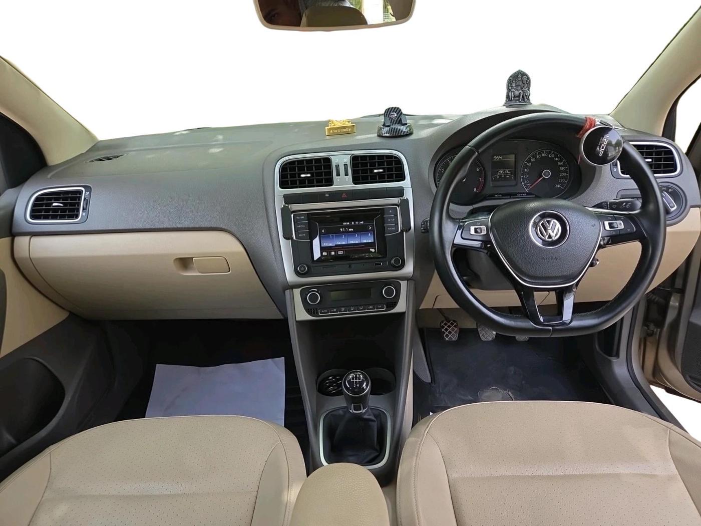 2016 Volkswagen Vento HIGHLINE 1.6 MPI, Petrol, Manual, 29,513 km, interior