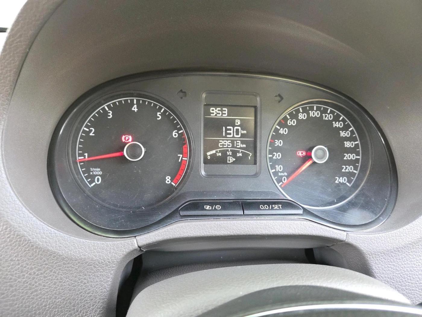 2016 Volkswagen Vento HIGHLINE 1.6 MPI, Petrol, Manual, 29,513 km, interior
