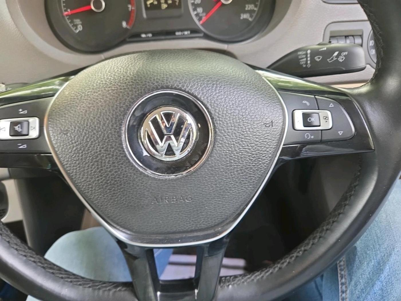 2016 Volkswagen Vento HIGHLINE 1.6 MPI, Petrol, Manual, 29,513 km, interior