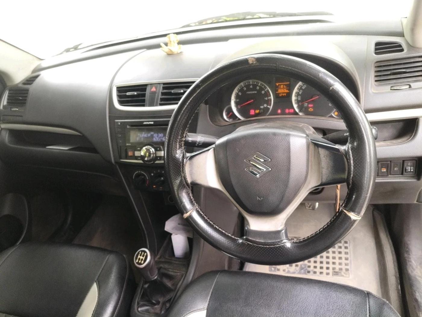 2015 Maruti Swift VXI, CNG, Manual, 1,90,826 km, interior