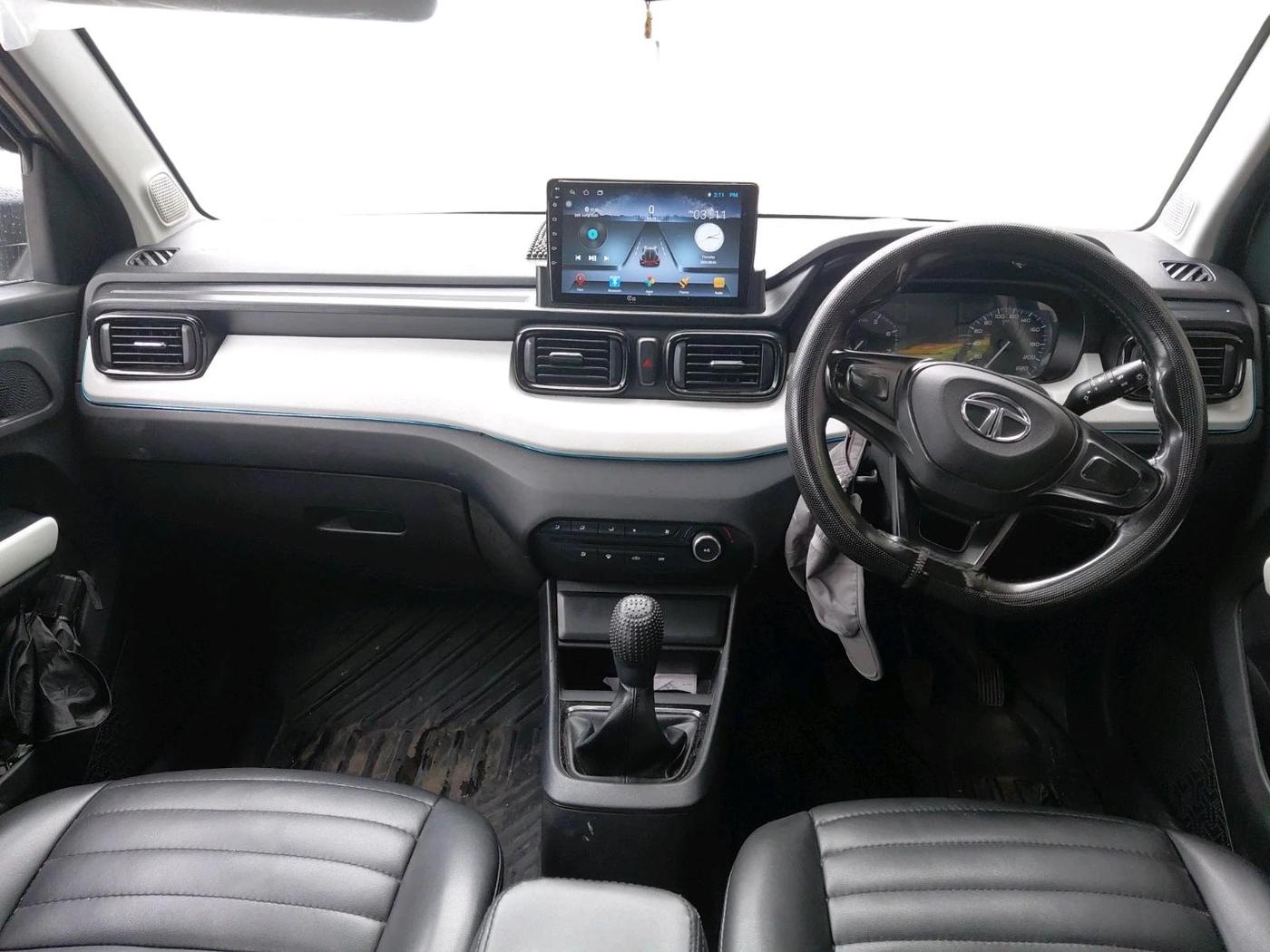 2022 Tata PUNCH PURE MT, CNG, Manual, 1,04,014 km, interior