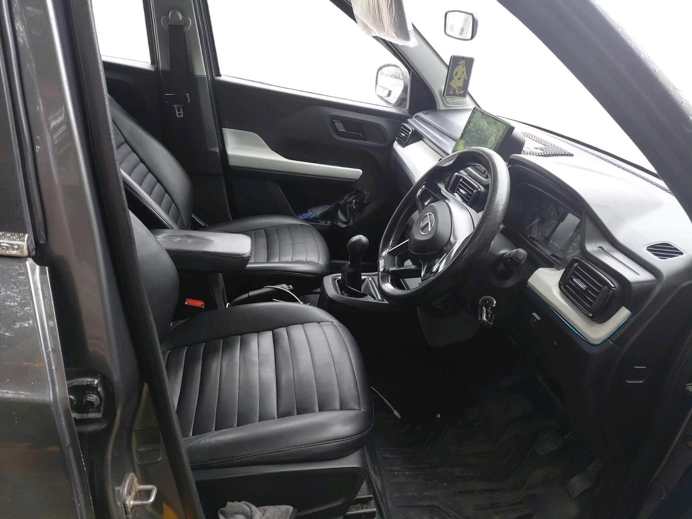 2022 Tata PUNCH PURE MT, CNG, Manual, 1,04,014 km, interior