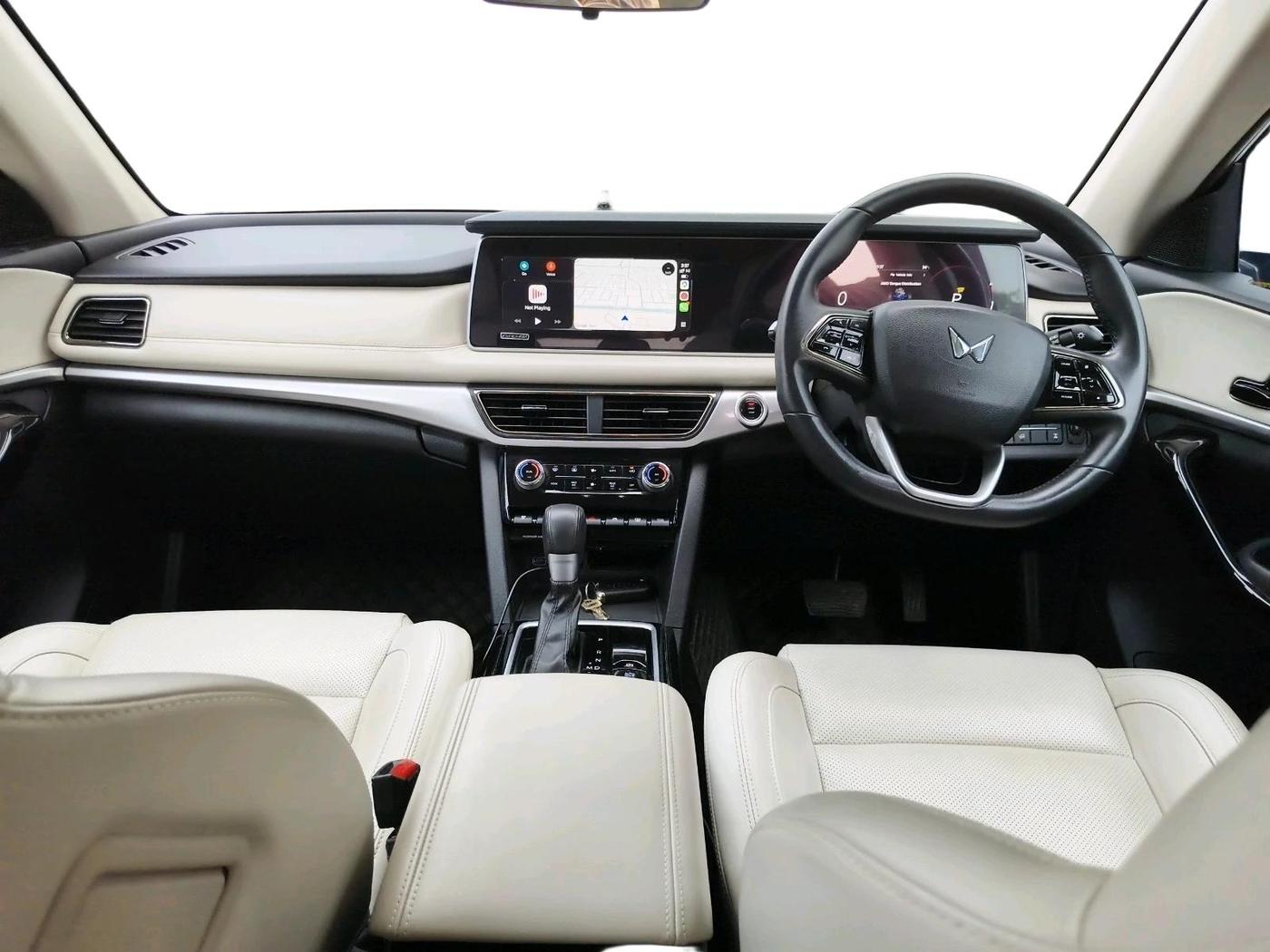 2024 Mahindra XUV700 AX 7 D AT AWD 7 STR, Diesel, Automatic, 38,786 km, interior