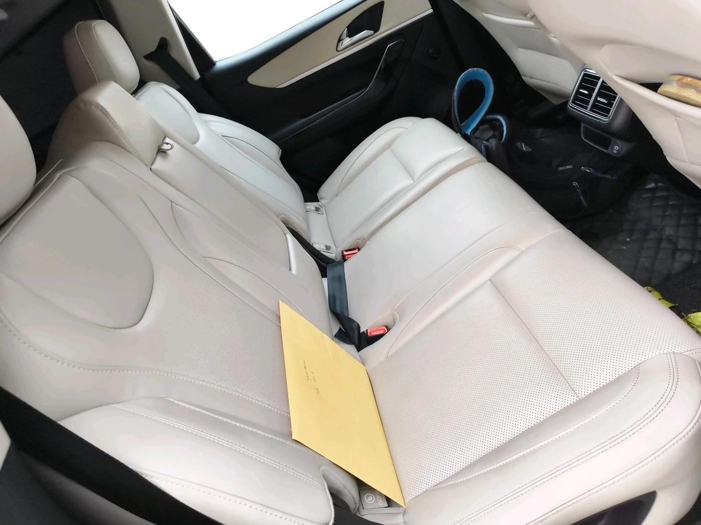 2024 Mahindra XUV700 AX 7 D AT AWD 7 STR, Diesel, Automatic, 38,786 km, interior