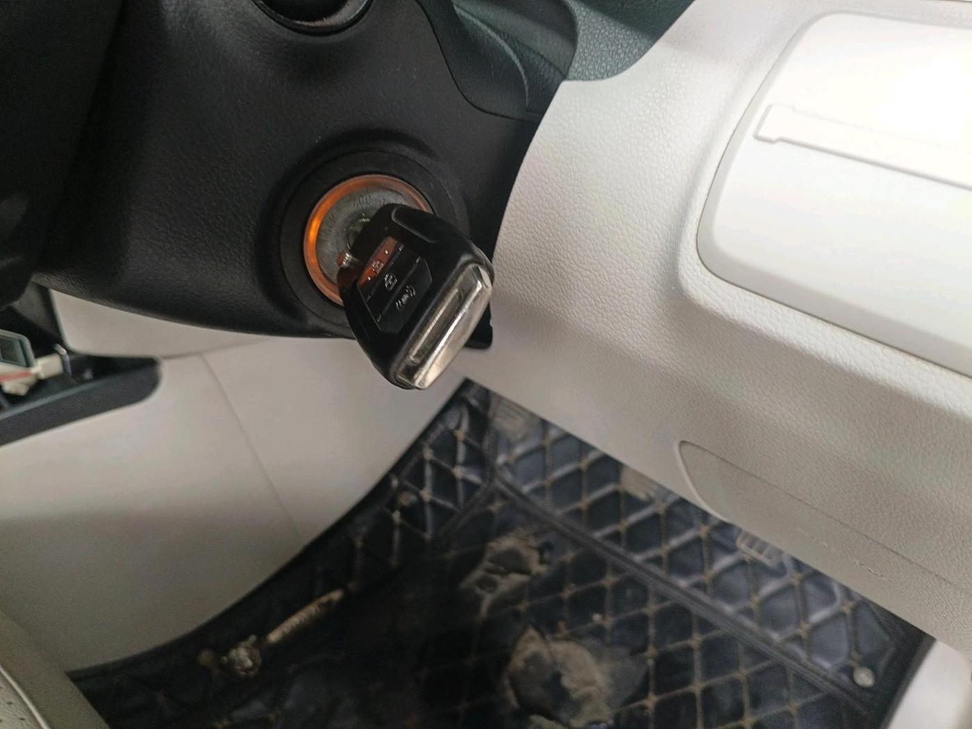 2019 Mahindra XUV300 W6 1.5 DIESEL, Diesel, Manual, 1,63,981 km, interior