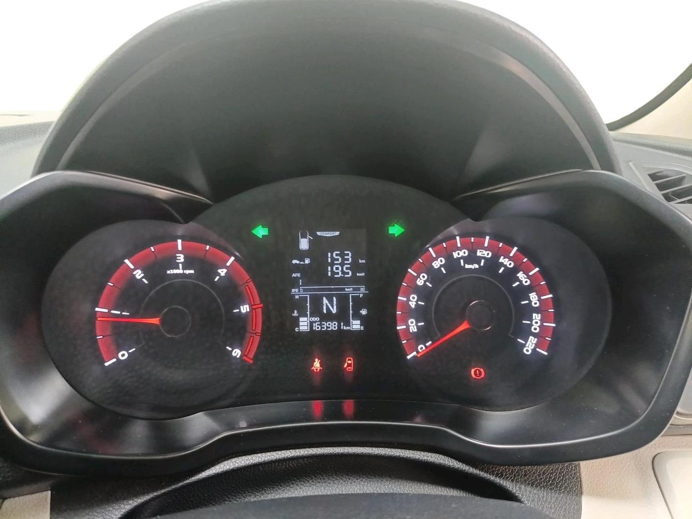 2019 Mahindra XUV300 W6 1.5 DIESEL, Diesel, Manual, 1,63,981 km, interior