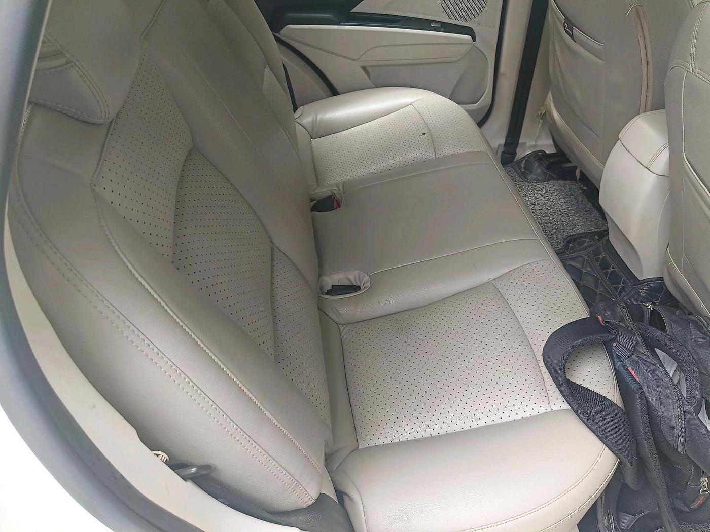 2019 Mahindra XUV300 W6 1.5 DIESEL, Diesel, Manual, 1,63,981 km, interior