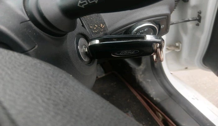 2016 Ford New Figo TITANIUM 1.2 PETROL MT, Petrol, Manual, 92,545 km, interior