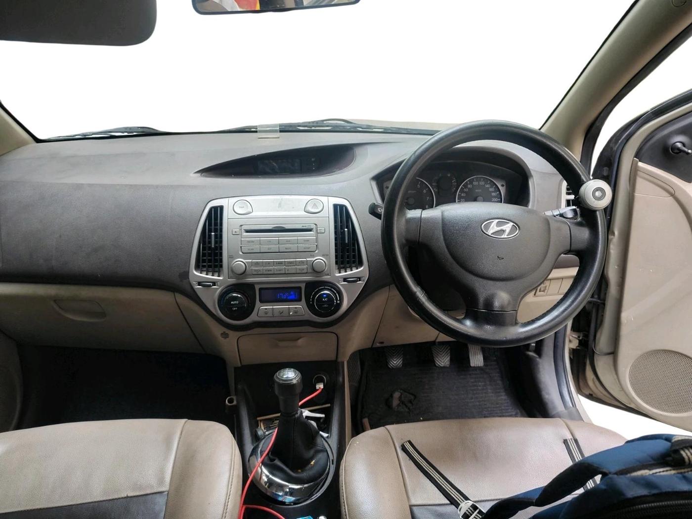 2011 Hyundai i20 MAGNA 1.2, Petrol, Manual, 60,955 km, interior