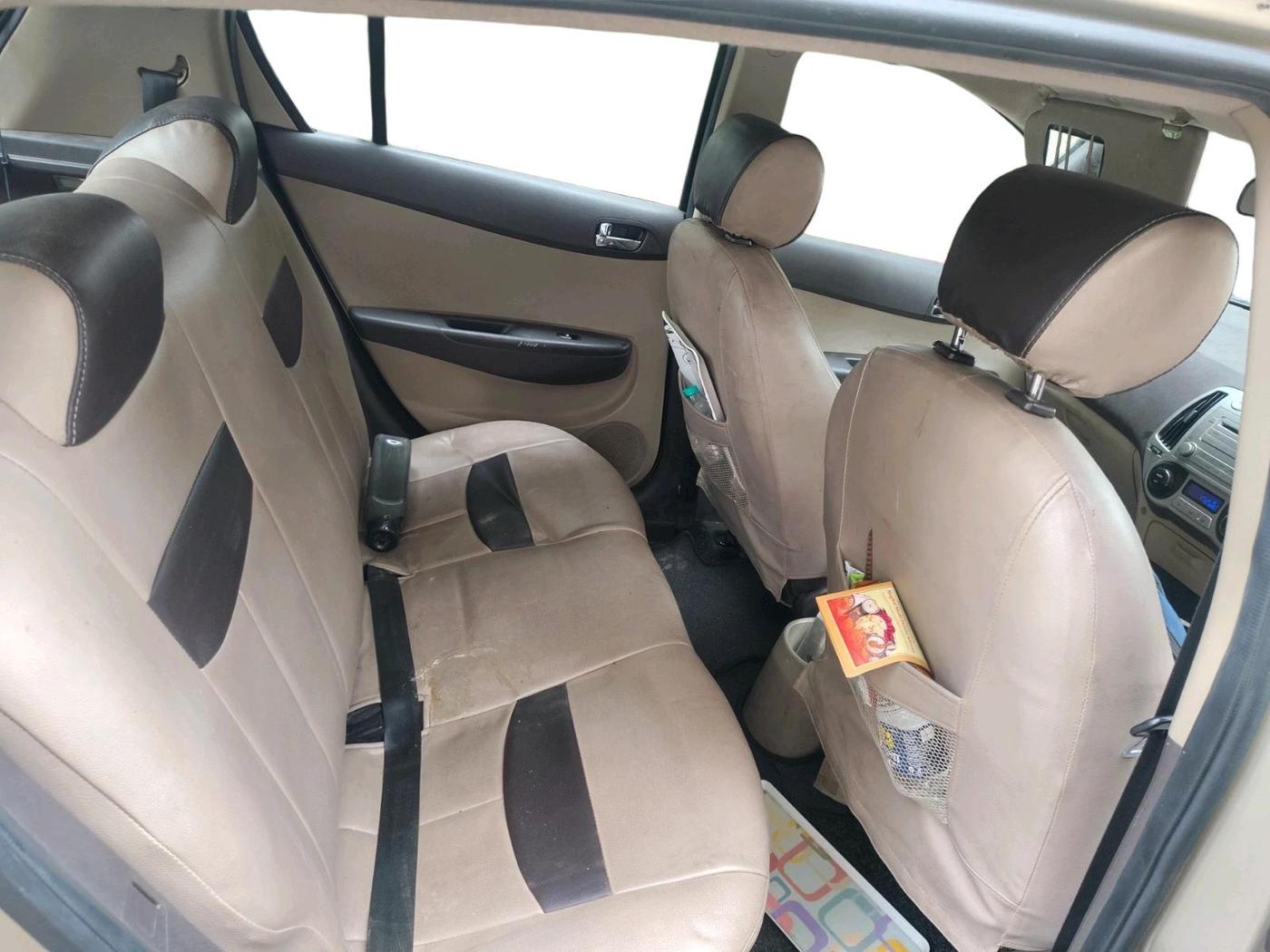 2011 Hyundai i20 MAGNA 1.2, Petrol, Manual, 60,955 km, interior