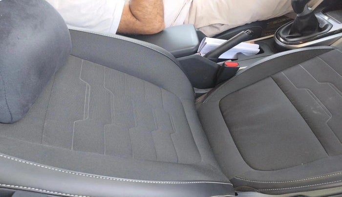 2025 KIA Carens Clavis HTK 1.5 Petrol MT, Petrol, Manual, 13,117 km, interior