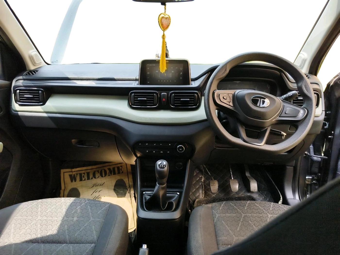 2024 Tata PUNCH ADVENTURE RHYTHM PACK MT, Petrol, Manual, 14,928 km, interior