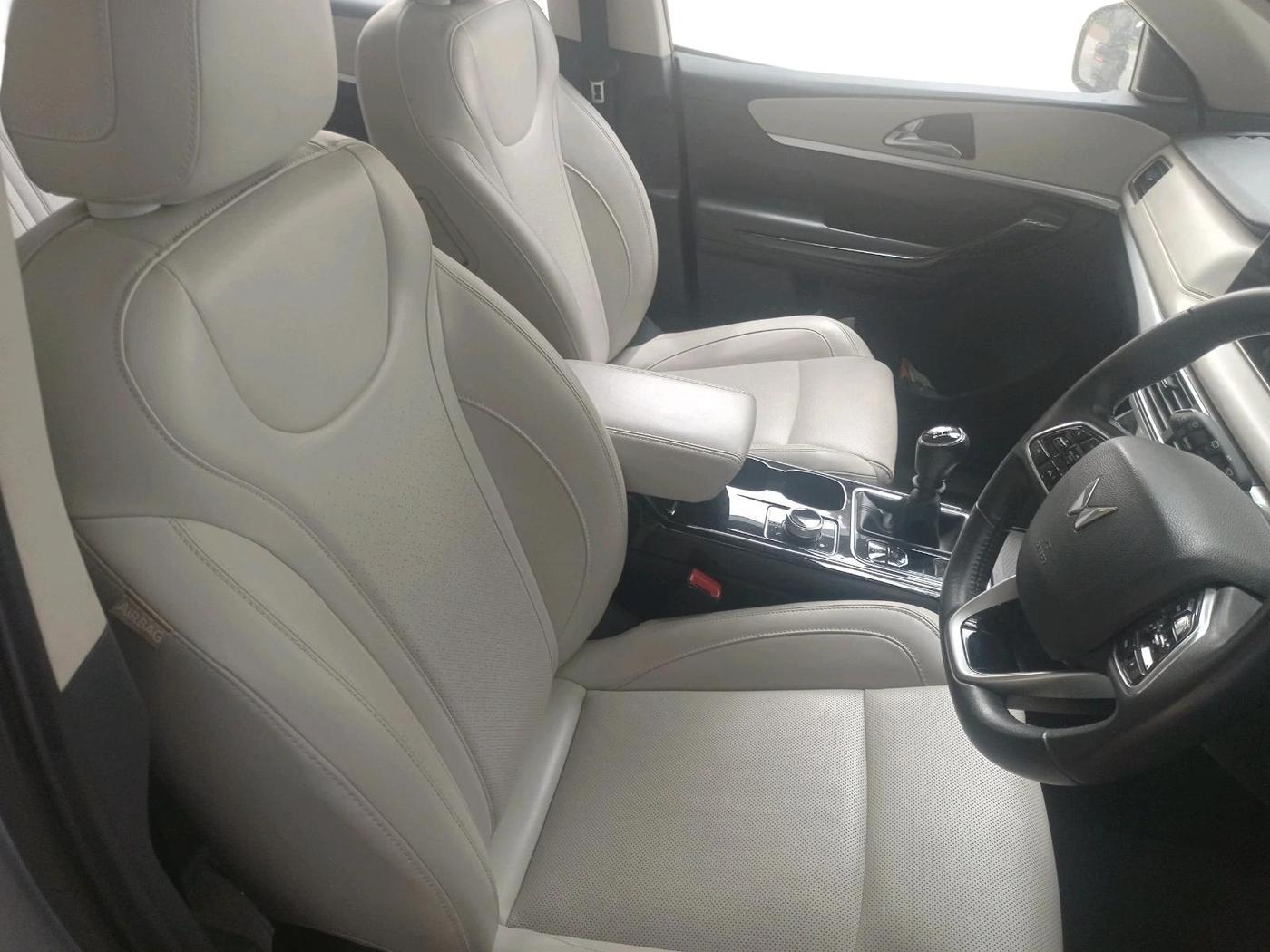 2021 Mahindra XUV700 AX7 Petrol MT 7 STR, Petrol, Manual, 10,444 km, interior