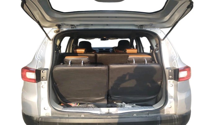 2020 Renault TRIBER RXT, Petrol, Manual, 53,911 km, exterior