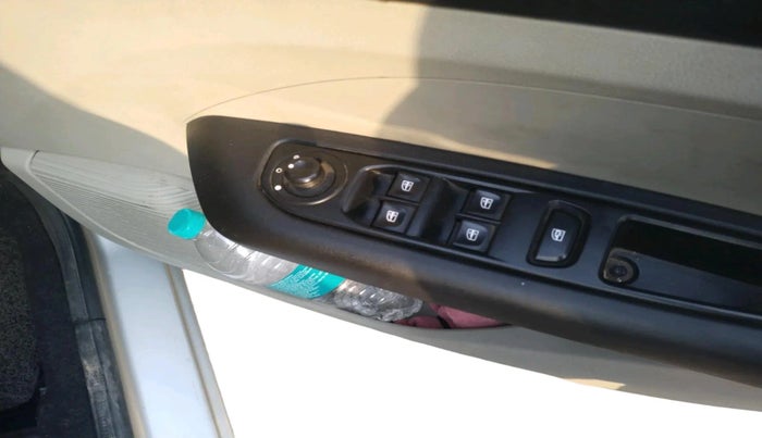 2020 Renault TRIBER RXT, Petrol, Manual, 53,911 km, interior