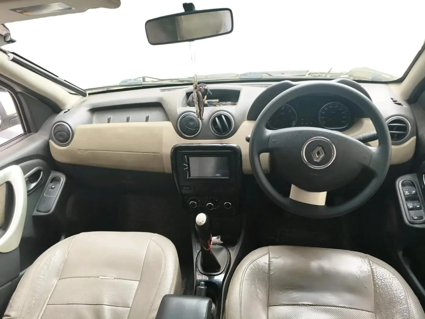 2014 Renault Duster RXL PETROL, CNG, Manual, 80,138 km, interior