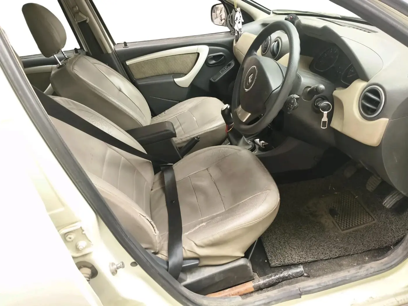 2014 Renault Duster RXL PETROL, CNG, Manual, 80,138 km, interior