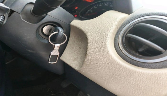 2014 Renault Duster RXL PETROL, CNG, Manual, 80,138 km, interior