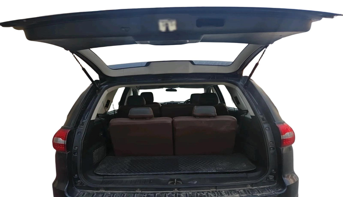 2018 Tata Hexa XE 4X2 7 STR, Diesel, Manual, 1,29,859 km, exterior