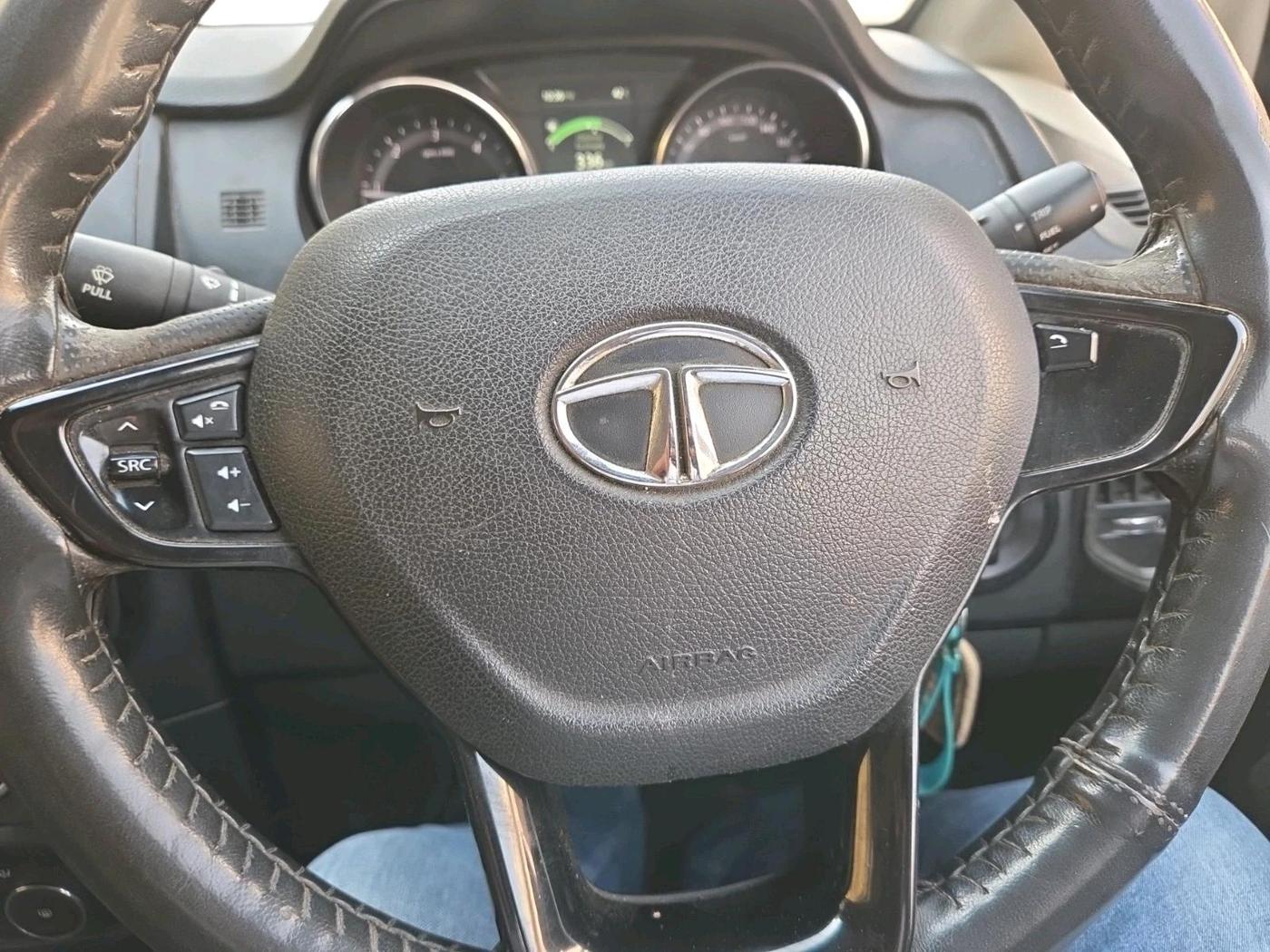 2018 Tata Hexa XE 4X2 7 STR, Diesel, Manual, 1,29,859 km, interior