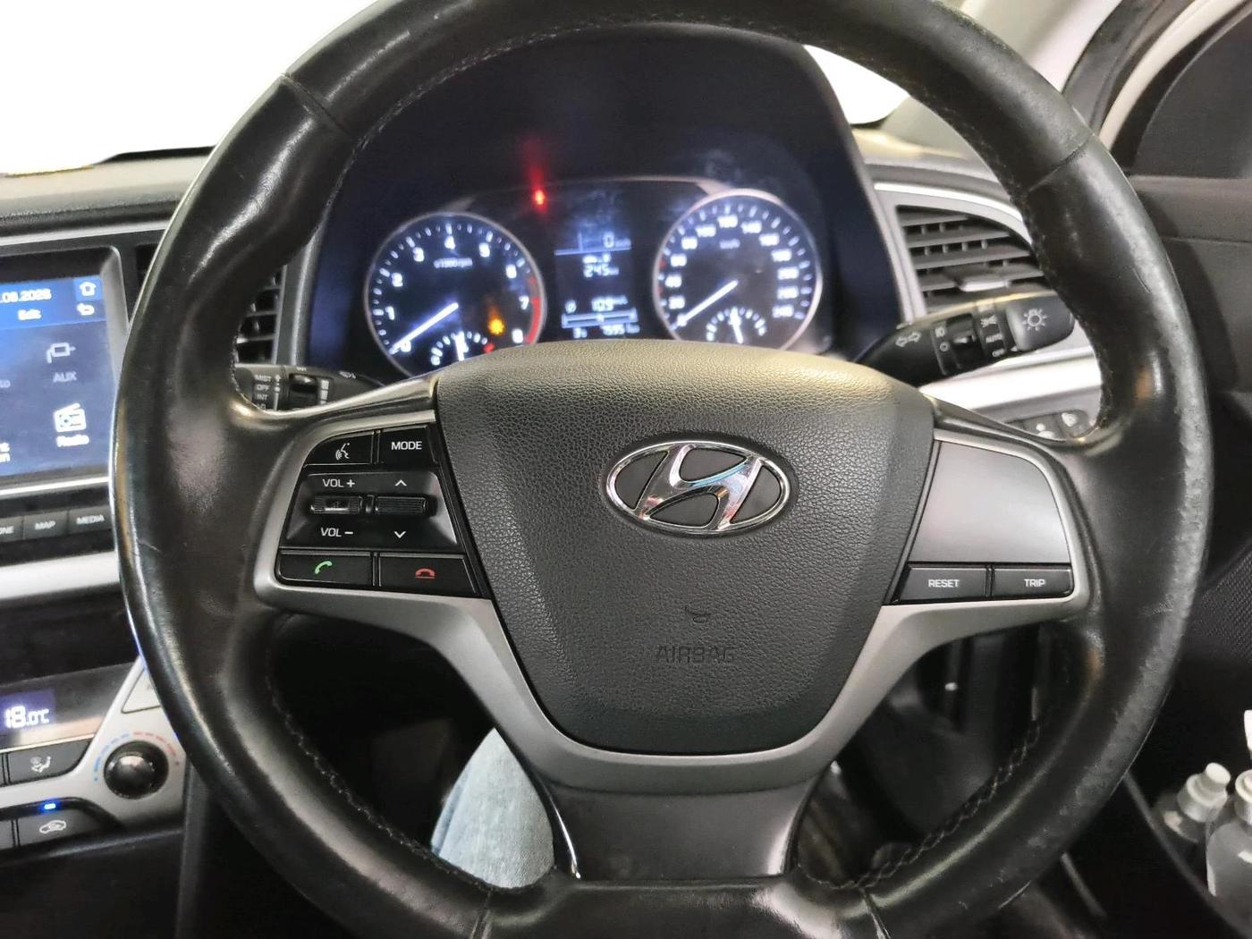 2017 Hyundai New Elantra 2.0 SX MT PETROL, Petrol, Manual, 75,951 km, interior