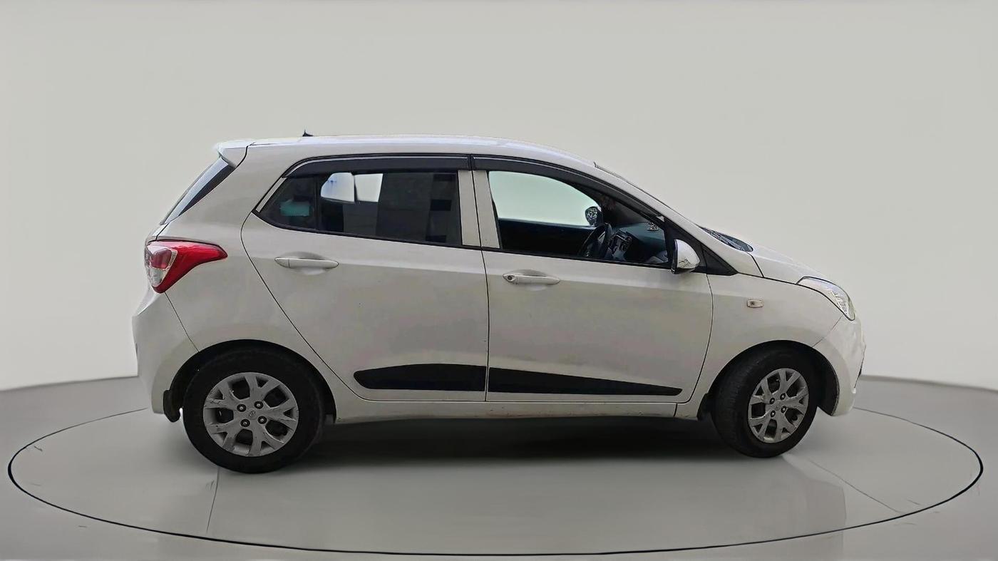 2016 Hyundai Grand i10 MAGNA 1.2 KAPPA VTVT, CNG, Manual, 1,86,487 km, exterior