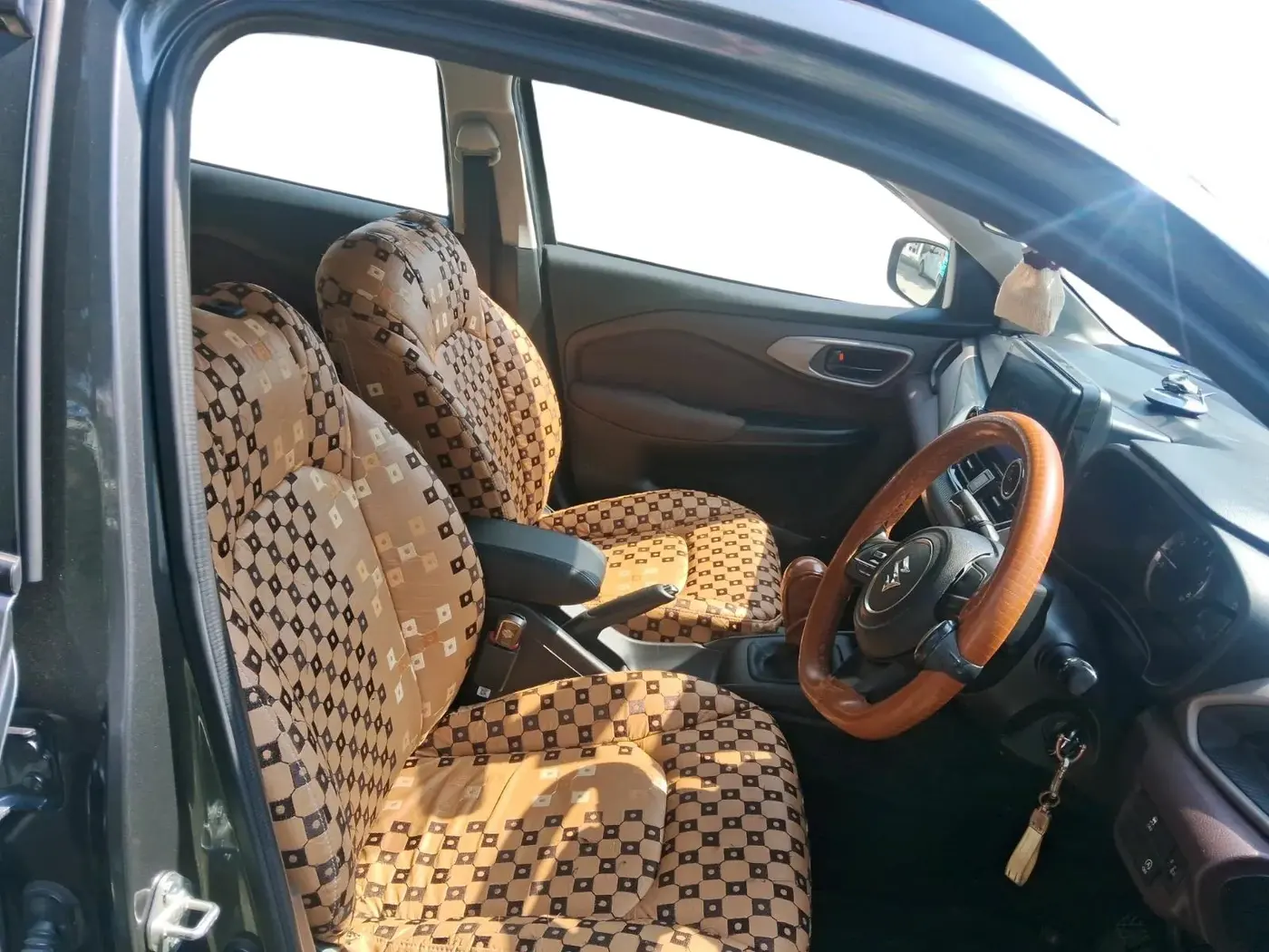 2023 Maruti FRONX DELTA PLUS 1.2MT, Petrol, Manual, 33,873 km, interior