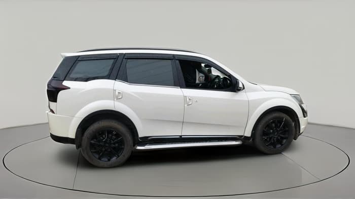 2018 Mahindra XUV500 W11 AT, Diesel, Automatic, 1,67,221 km, exterior