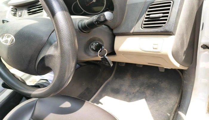 2011 Hyundai Eon MAGNA, Petrol, Manual, 67,881 km, interior