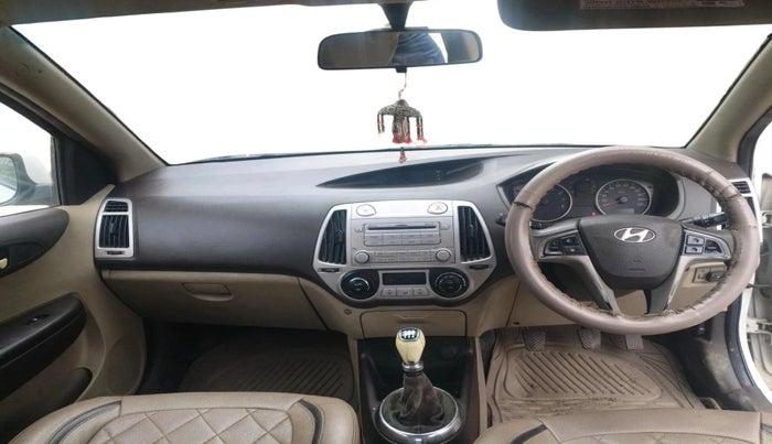 2011 Hyundai i20 SPORTZ (O) 1.2, CNG, Manual, 1,17,704 km, interior