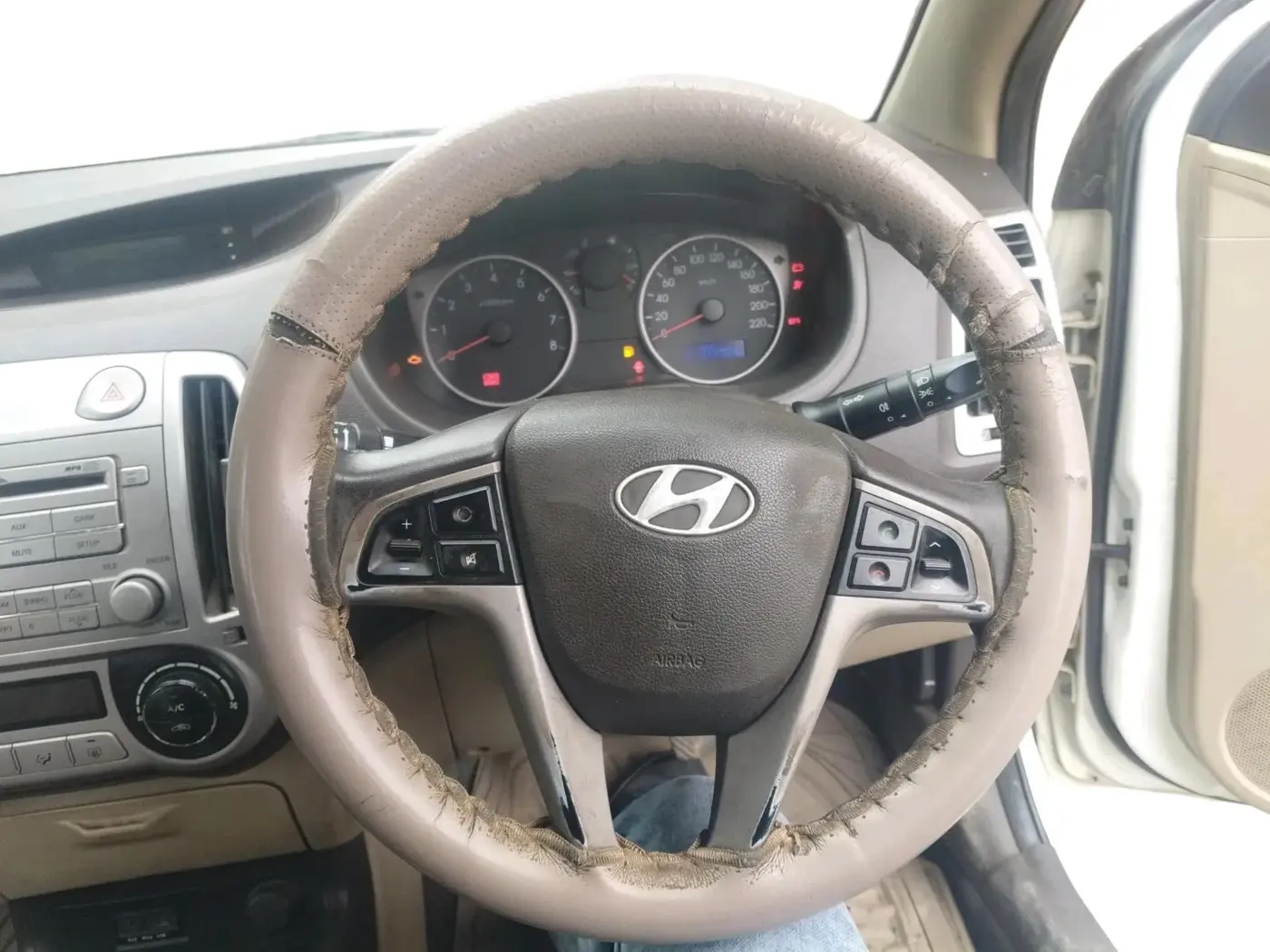 2011 Hyundai i20 SPORTZ (O) 1.2, CNG, Manual, 1,17,704 km, interior