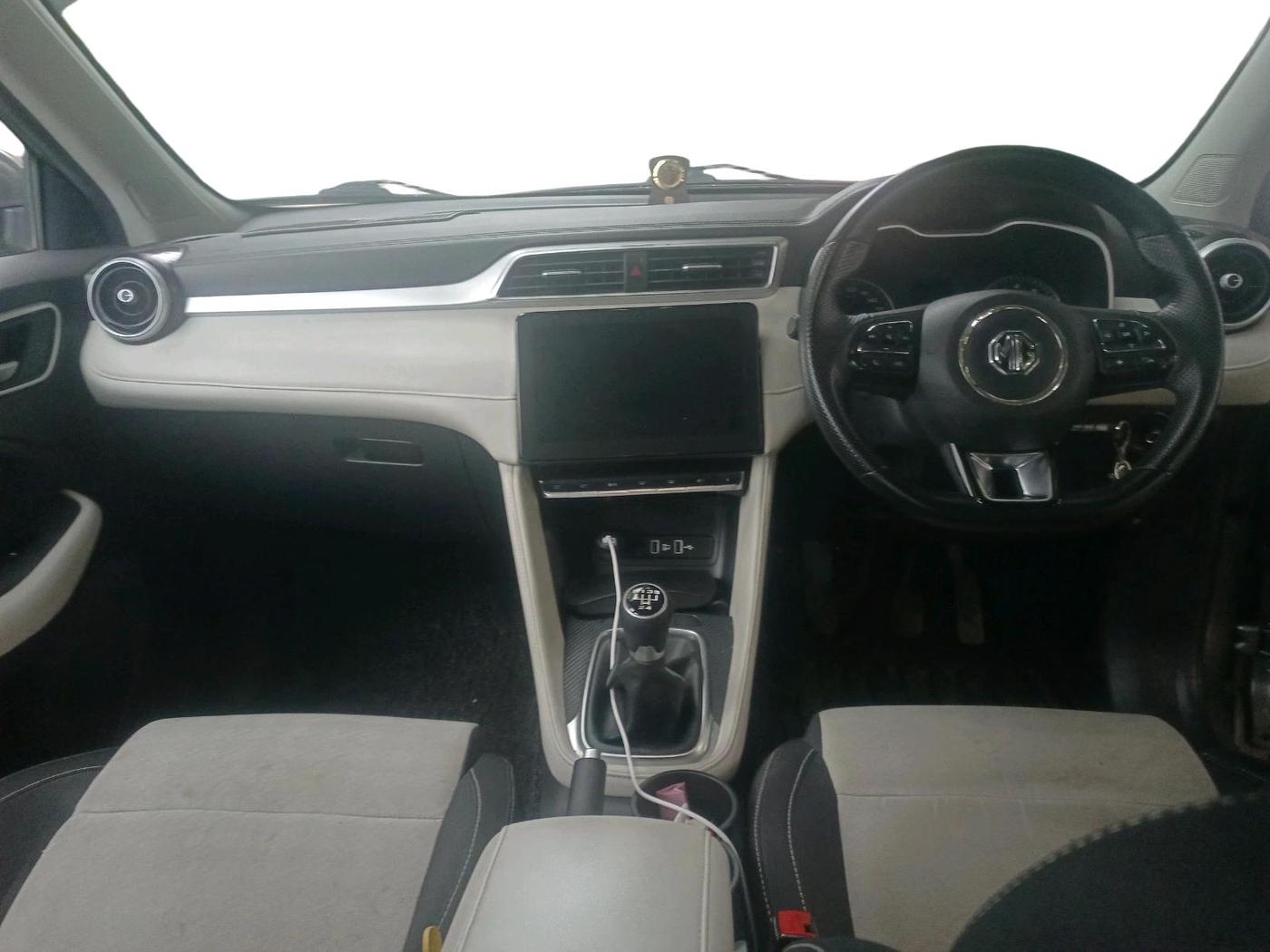 2024 MG ASTOR Sprint 1.5 MT (Ivory), Petrol, Manual, 37,484 km, interior