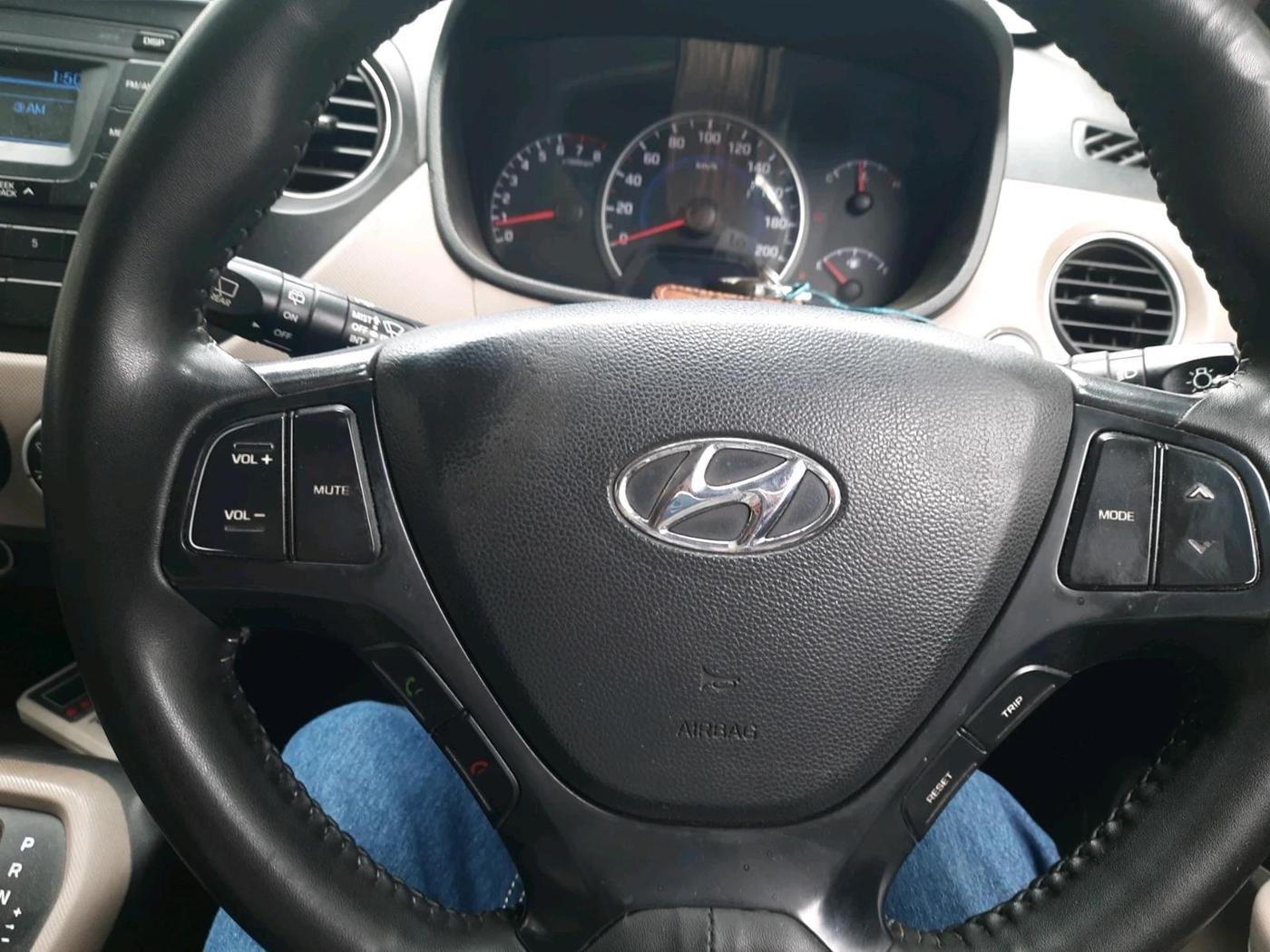 2016 Hyundai Grand i10 ASTA (O) AT 1.2 KAPPA VTVT, Petrol, Automatic, 1,43,993 km, interior