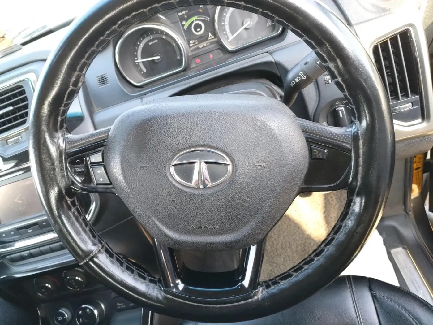 2017 Tata Hexa XM 4X2 7 STR, Diesel, Manual, 96,729 km, interior