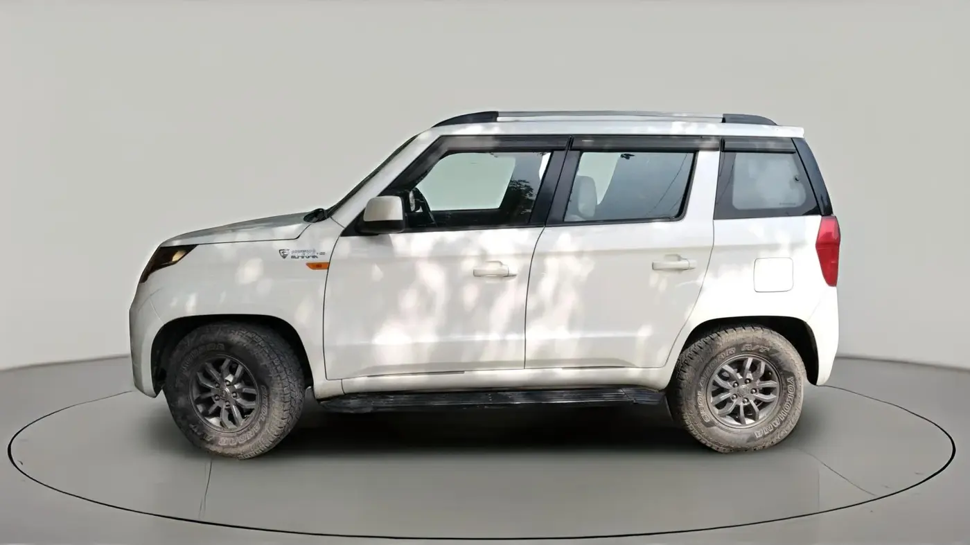 2018 Mahindra TUV300 T10, Diesel, Manual, 98,245 km, exterior