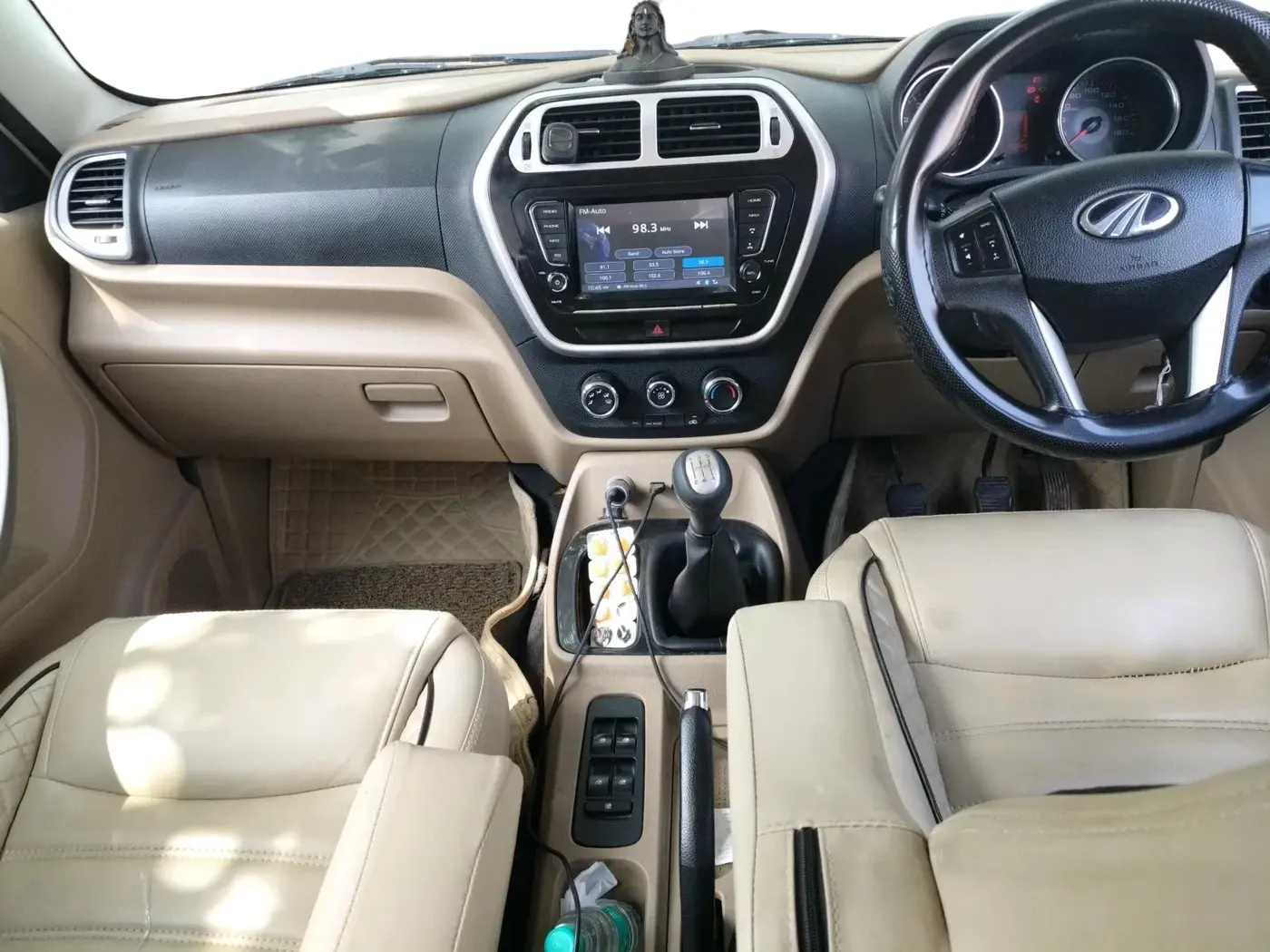 2018 Mahindra TUV300 T10, Diesel, Manual, 98,245 km, interior
