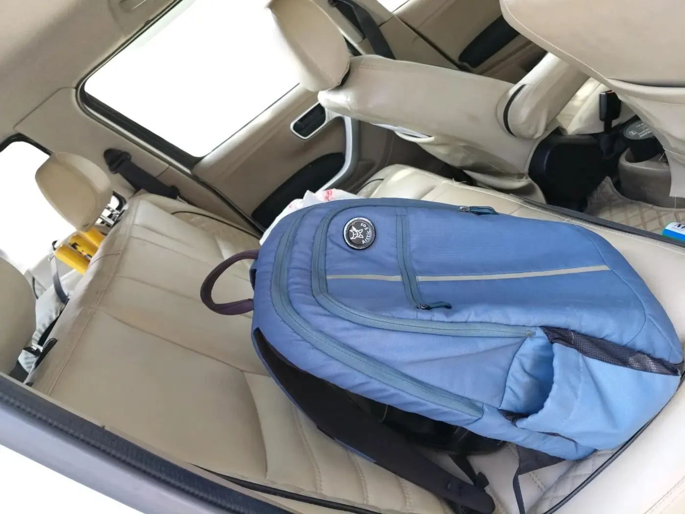 2018 Mahindra TUV300 T10, Diesel, Manual, 98,245 km, interior