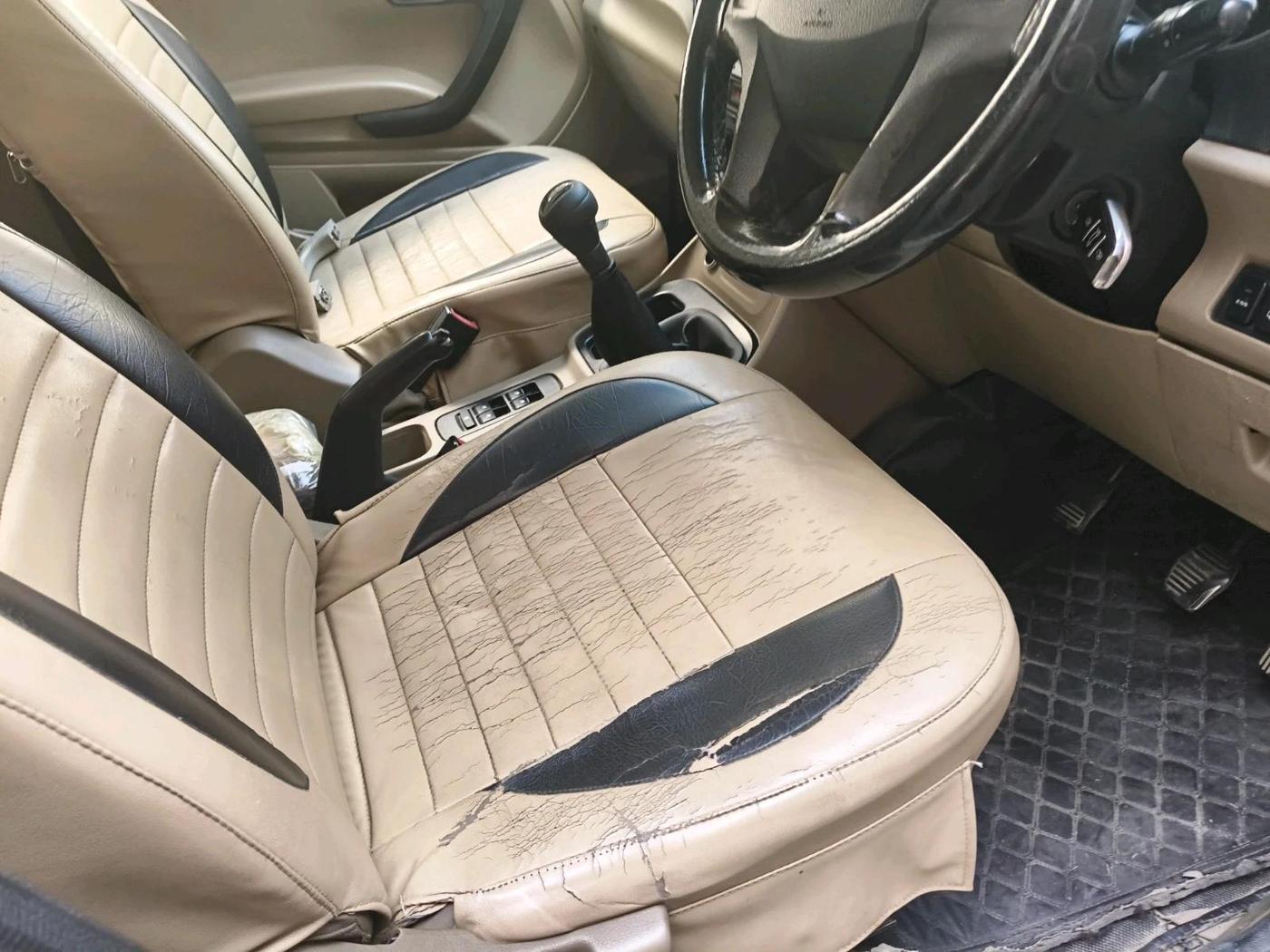 2019 Mahindra TUV300 T6 PLUS, Diesel, Manual, 3,19,623 km, interior