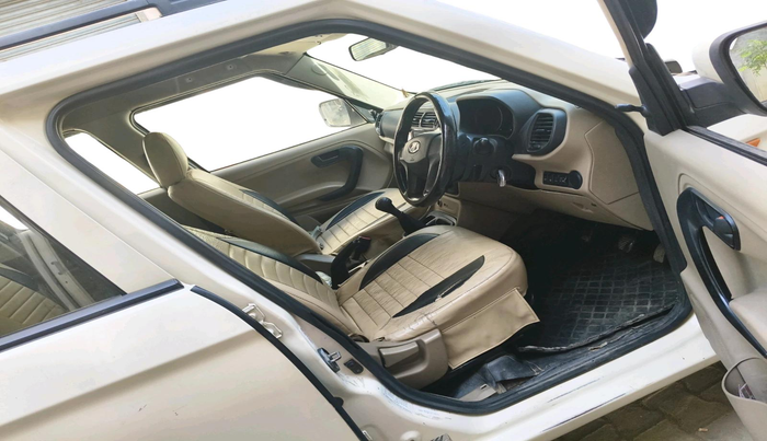 2019 Mahindra TUV300 T6 PLUS, Diesel, Manual, 3,19,623 km, interior