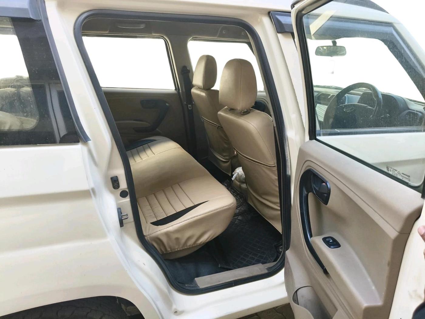 2019 Mahindra TUV300 T6 PLUS, Diesel, Manual, 3,19,623 km, interior